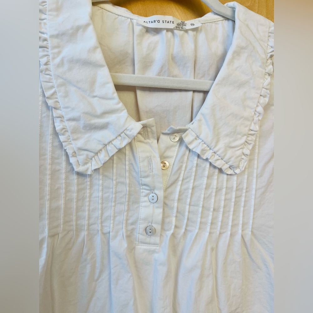 Altar’d State Peter Pan Collar White Ruffle Trim Eyelet Cotton Top - Size XS - Picture 4 of 12